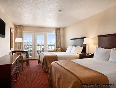 Howard Johnson By Wyndham Ocean Oceanfront
