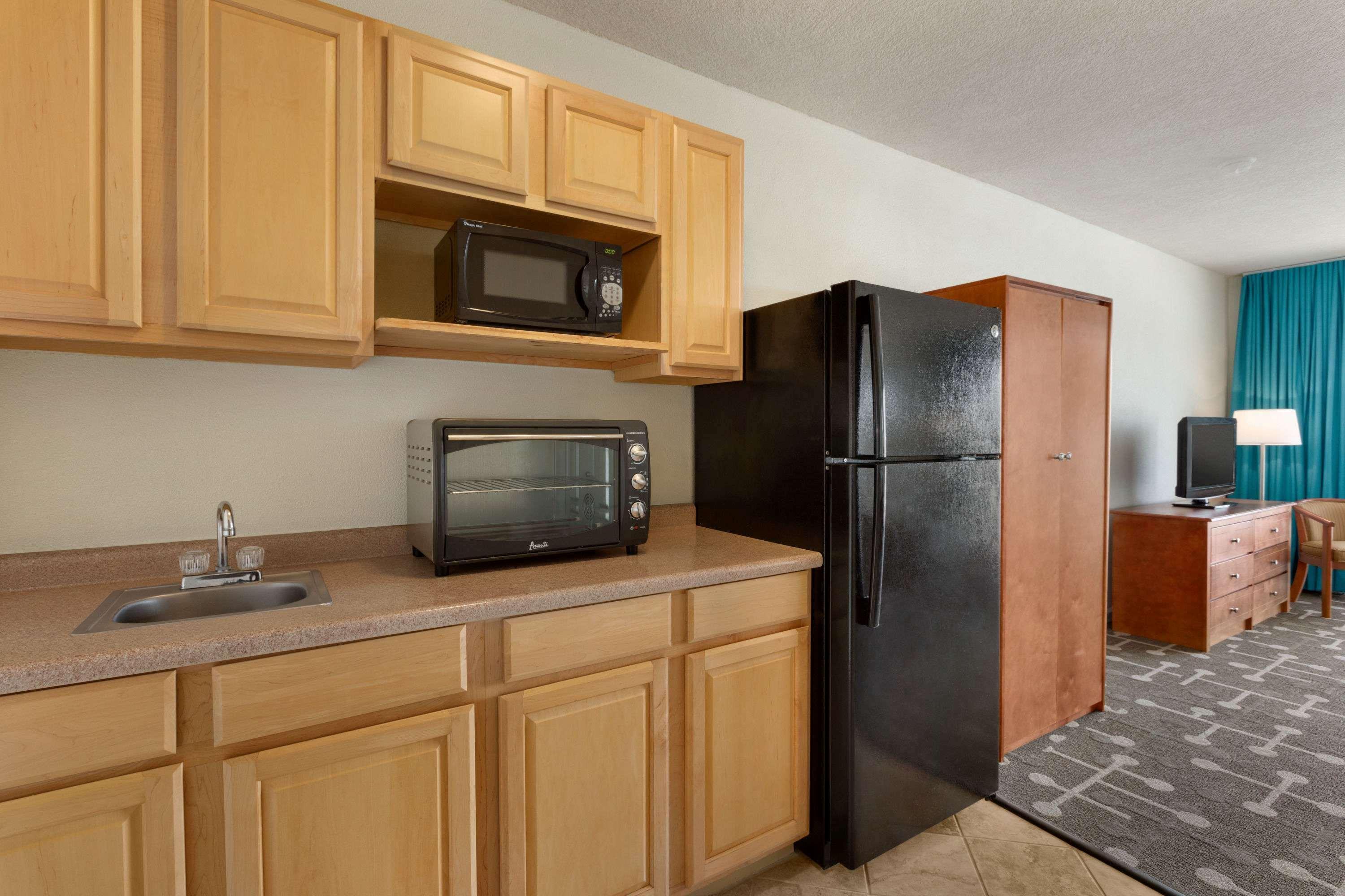 Howard Johnson By Wyndham Ocean Oceanfront Ocean Stadt